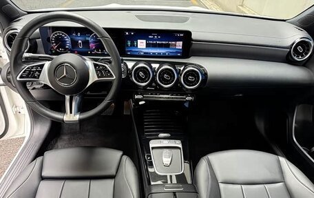 Mercedes-Benz A-Класс, 2023 год, 1 985 000 рублей, 14 фотография