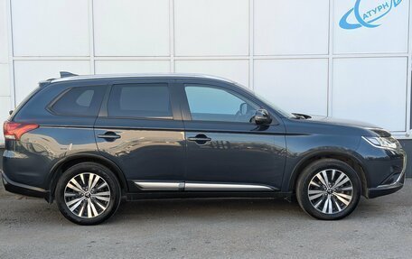 Mitsubishi Outlander III рестайлинг 3, 2020 год, 2 190 000 рублей, 4 фотография