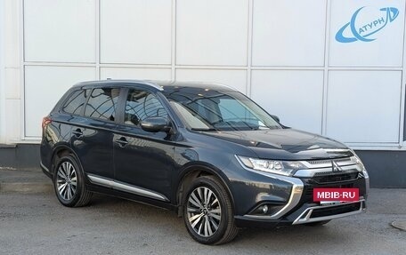 Mitsubishi Outlander III рестайлинг 3, 2020 год, 2 190 000 рублей, 3 фотография