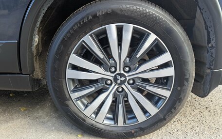 Mitsubishi Outlander III рестайлинг 3, 2020 год, 2 190 000 рублей, 9 фотография
