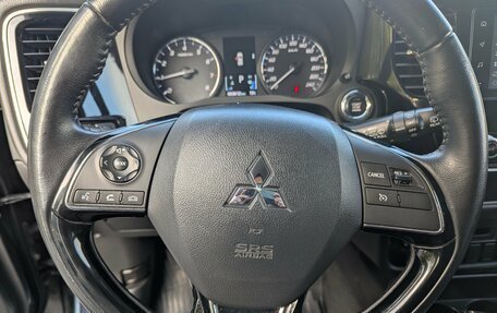 Mitsubishi Outlander III рестайлинг 3, 2020 год, 2 190 000 рублей, 13 фотография