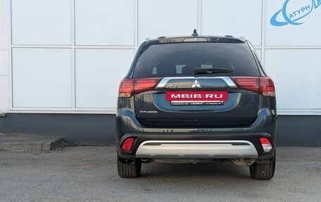 Mitsubishi Outlander III рестайлинг 3, 2020 год, 2 190 000 рублей, 6 фотография