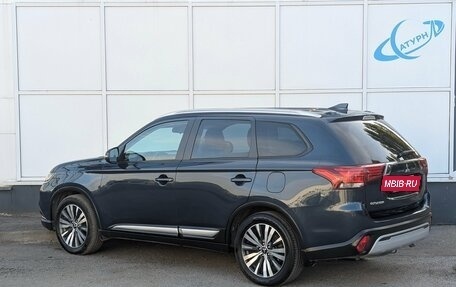 Mitsubishi Outlander III рестайлинг 3, 2020 год, 2 190 000 рублей, 8 фотография