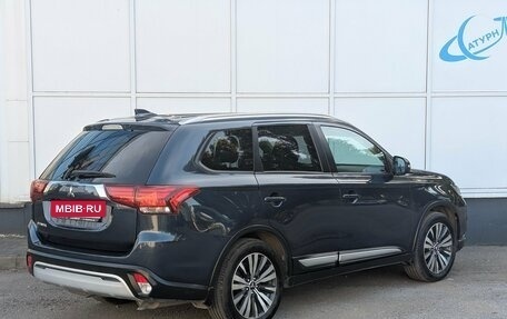 Mitsubishi Outlander III рестайлинг 3, 2020 год, 2 190 000 рублей, 5 фотография