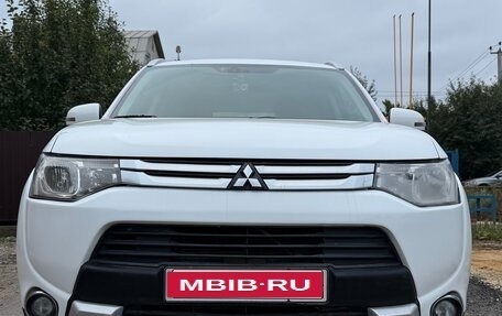 Mitsubishi Outlander III рестайлинг 3, 2014 год, 1 200 000 рублей, 1 фотография