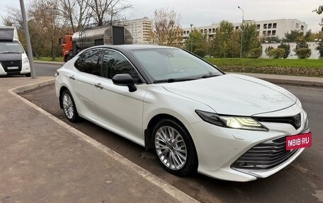 Toyota Camry, 2020 год, 2 750 000 рублей, 2 фотография