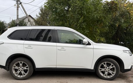 Mitsubishi Outlander III рестайлинг 3, 2014 год, 1 200 000 рублей, 2 фотография