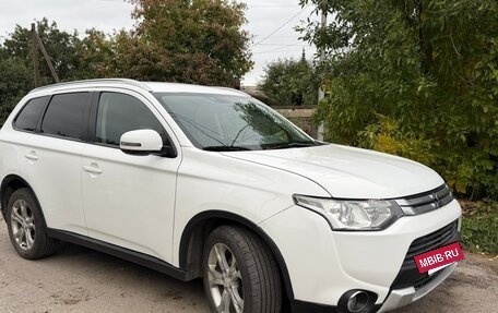 Mitsubishi Outlander III рестайлинг 3, 2014 год, 1 200 000 рублей, 3 фотография