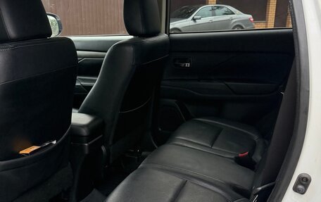 Mitsubishi Outlander III рестайлинг 3, 2014 год, 1 200 000 рублей, 9 фотография