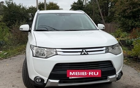 Mitsubishi Outlander III рестайлинг 3, 2014 год, 1 200 000 рублей, 8 фотография