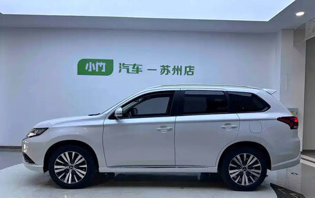 Mitsubishi Outlander III рестайлинг 3, 2022 год, 2 311 255 рублей, 4 фотография