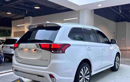 Mitsubishi Outlander III рестайлинг 3, 2022 год, 2 311 255 рублей, 7 фотография