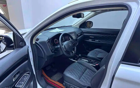 Mitsubishi Outlander III рестайлинг 3, 2022 год, 2 311 255 рублей, 8 фотография