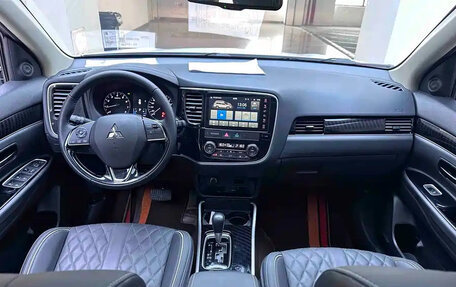 Mitsubishi Outlander III рестайлинг 3, 2022 год, 2 311 255 рублей, 10 фотография