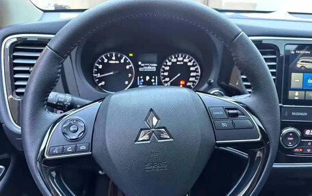 Mitsubishi Outlander III рестайлинг 3, 2022 год, 2 311 255 рублей, 11 фотография