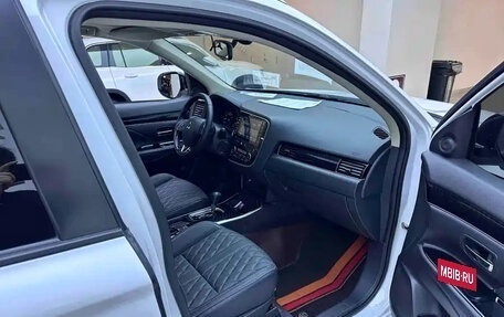 Mitsubishi Outlander III рестайлинг 3, 2022 год, 2 311 255 рублей, 14 фотография