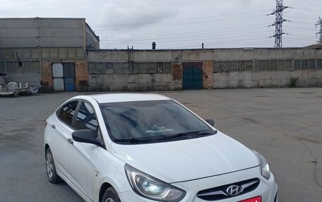 Hyundai Solaris II рестайлинг, 2012 год, 570 000 рублей, 1 фотография