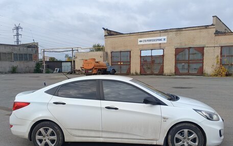 Hyundai Solaris II рестайлинг, 2012 год, 570 000 рублей, 3 фотография