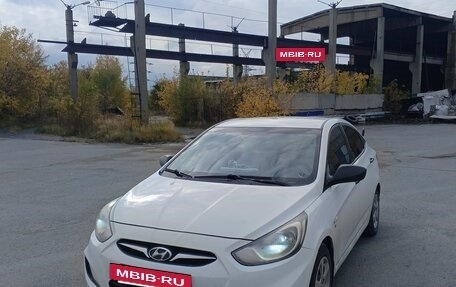 Hyundai Solaris II рестайлинг, 2012 год, 570 000 рублей, 2 фотография