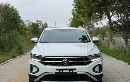 Volkswagen T-Roc I, 2023 год, 1 770 001 рублей, 2 фотография