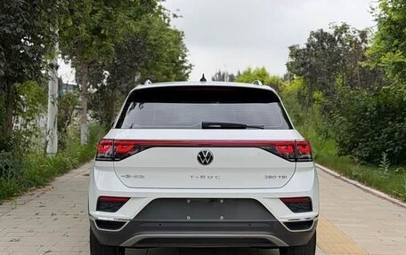 Volkswagen T-Roc I, 2023 год, 1 770 001 рублей, 5 фотография