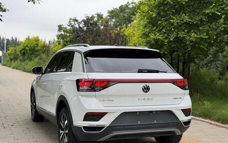 Volkswagen T-Roc I, 2023 год, 1 770 001 рублей, 6 фотография