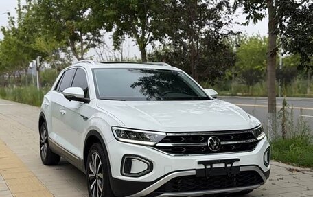 Volkswagen T-Roc I, 2023 год, 1 770 001 рублей, 3 фотография