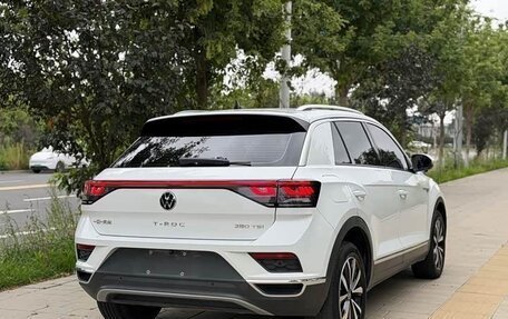 Volkswagen T-Roc I, 2023 год, 1 770 001 рублей, 4 фотография