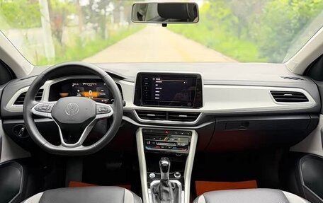 Volkswagen T-Roc I, 2023 год, 1 770 001 рублей, 12 фотография