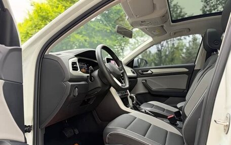 Volkswagen T-Roc I, 2023 год, 1 770 001 рублей, 10 фотография