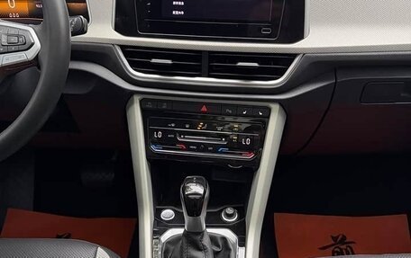 Volkswagen T-Roc I, 2023 год, 1 770 001 рублей, 16 фотография