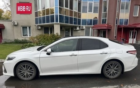 Toyota Camry, 2022 год, 3 300 000 рублей, 2 фотография