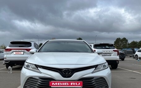 Toyota Camry, 2021 год, 3 000 000 рублей, 2 фотография