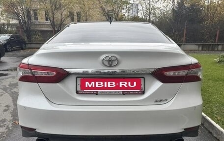 Toyota Camry, 2022 год, 3 300 000 рублей, 3 фотография