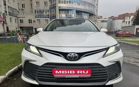 Toyota Camry, 2022 год, 3 300 000 рублей, 4 фотография