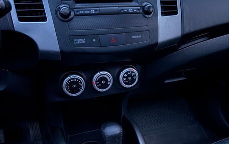 Mitsubishi Outlander III рестайлинг 3, 2008 год, 1 050 000 рублей, 31 фотография