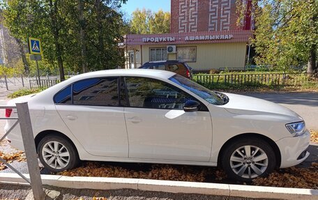 Volkswagen Jetta VI, 2013 год, 970 000 рублей, 2 фотография