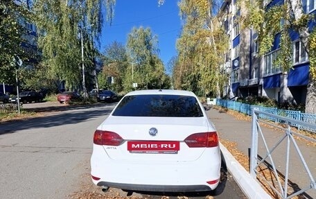 Volkswagen Jetta VI, 2013 год, 970 000 рублей, 3 фотография