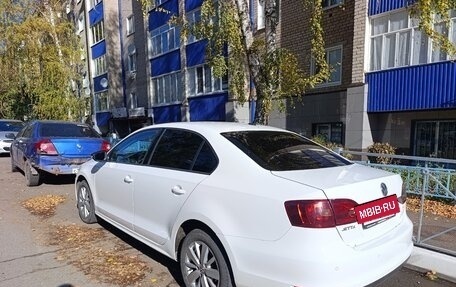 Volkswagen Jetta VI, 2013 год, 970 000 рублей, 4 фотография