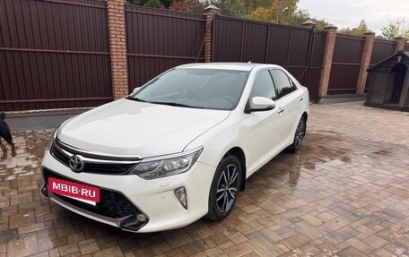 Toyota Camry, 2017 год, 2 100 000 рублей, 2 фотография