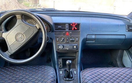 Mercedes-Benz C-Класс, 1996 год, 180 000 рублей, 4 фотография
