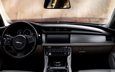 Jaguar XF II, 2016 год, 1 990 000 рублей, 2 фотография