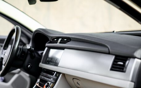 Jaguar XF II, 2016 год, 1 990 000 рублей, 21 фотография