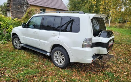 Mitsubishi Pajero IV, 2015 год, 2 650 000 рублей, 3 фотография