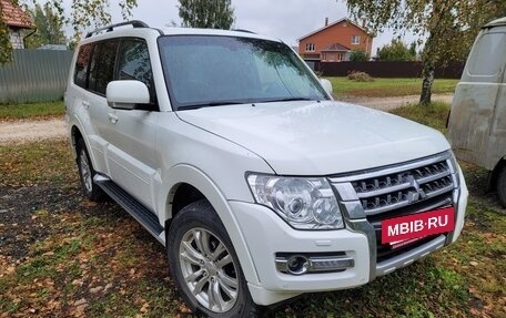 Mitsubishi Pajero IV, 2015 год, 2 650 000 рублей, 2 фотография