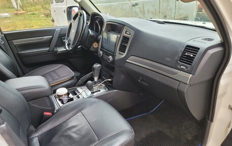 Mitsubishi Pajero IV, 2015 год, 2 650 000 рублей, 11 фотография