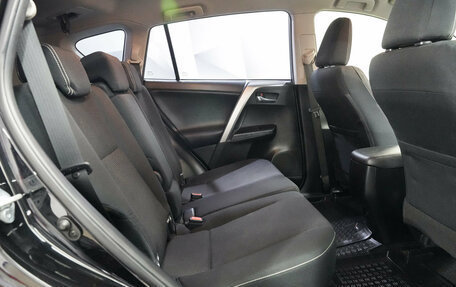 Toyota RAV4, 2017 год, 2 443 000 рублей, 13 фотография