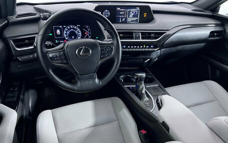 Lexus UX I, 2021 год, 2 999 000 рублей, 13 фотография