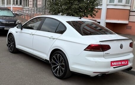 Volkswagen Passat B8 рестайлинг, 2018 год, 2 430 000 рублей, 9 фотография