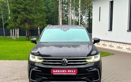 Volkswagen Tiguan II, 2021 год, 3 850 000 рублей, 2 фотография